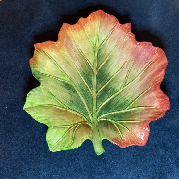 Fitz & Floyd Harvest Heritage Hand-Crafted
Ceramic 8" Canape Leaf Plate - Picture 2 of 6